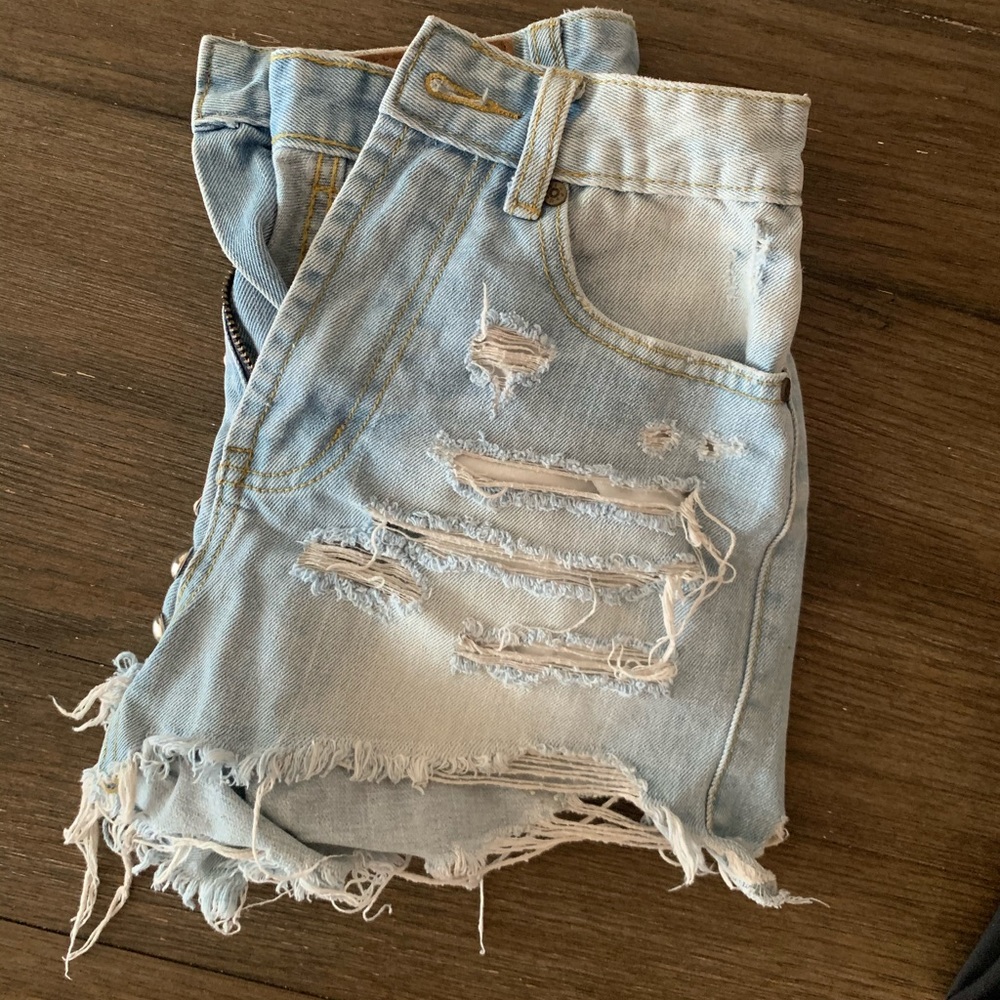 UNIF destroyed / studded high waisted short